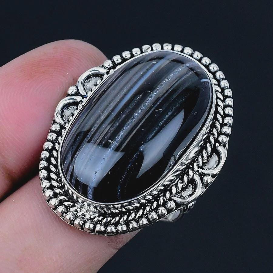 Ring size 7 Handmade banded Agate ring black white large Oval Natural Stone